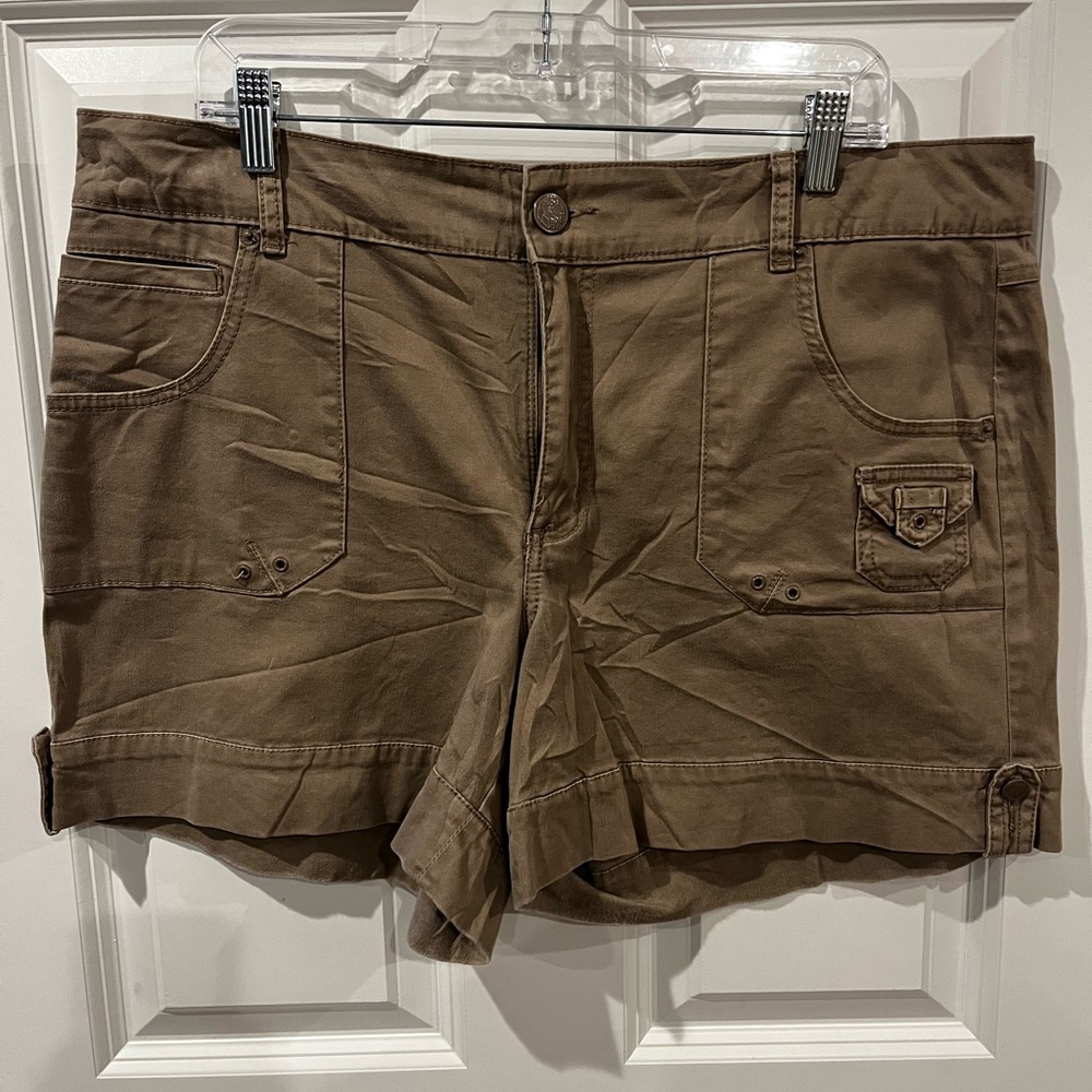 Gloria Vanderbilt Tan Khaki Shorts Size 14